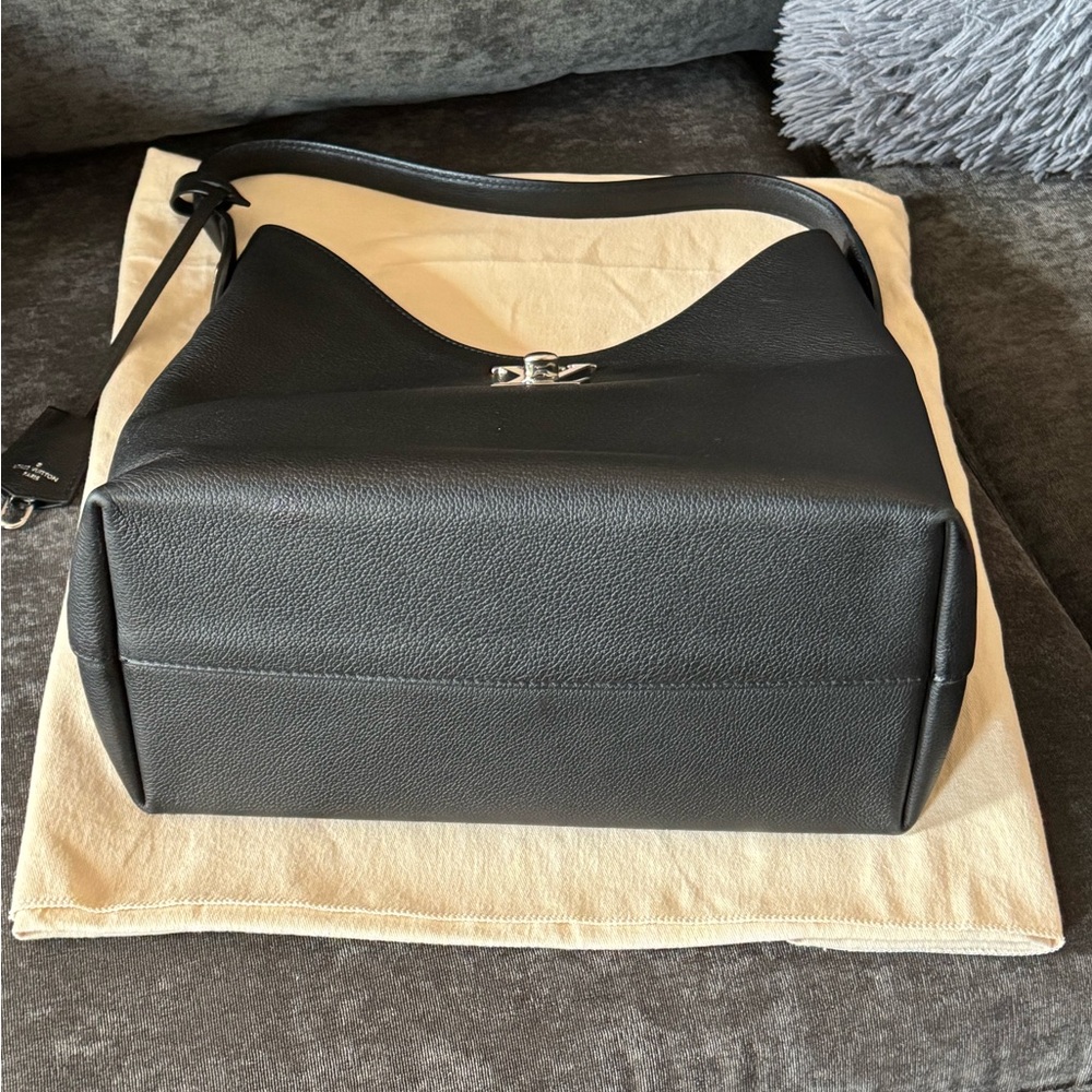 Louis Vuitton Noir Lockme Leather Shoulder Hobo with Silver LV Emblem - Picture 8 of 16